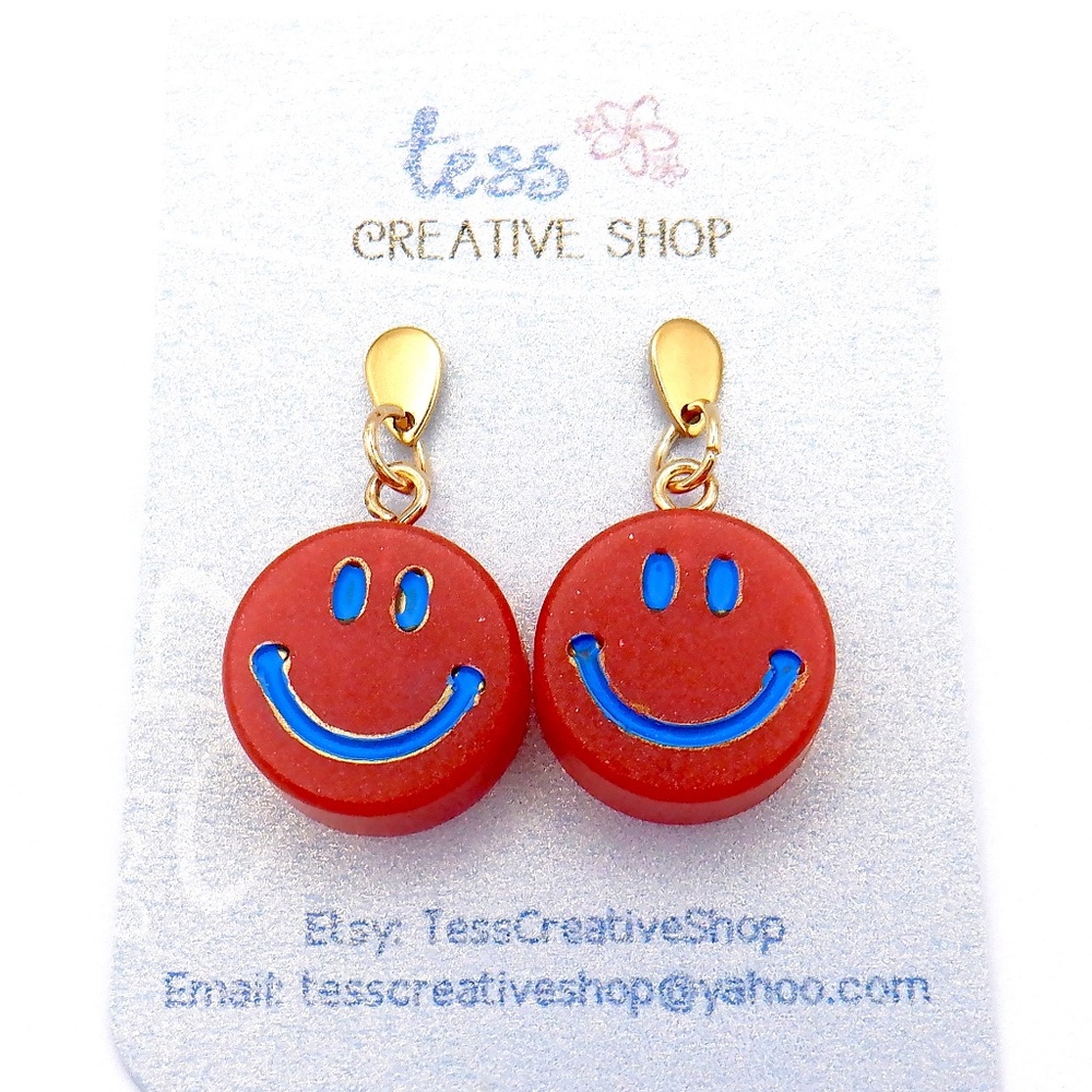 Small Happy Face Resin Earrings NEW